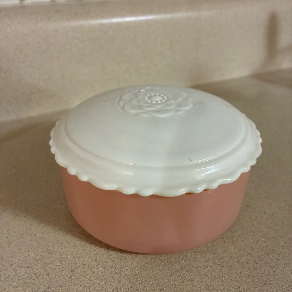 Vintage Pink Cream Trinket/Jewelry Dish with Decorative Lid